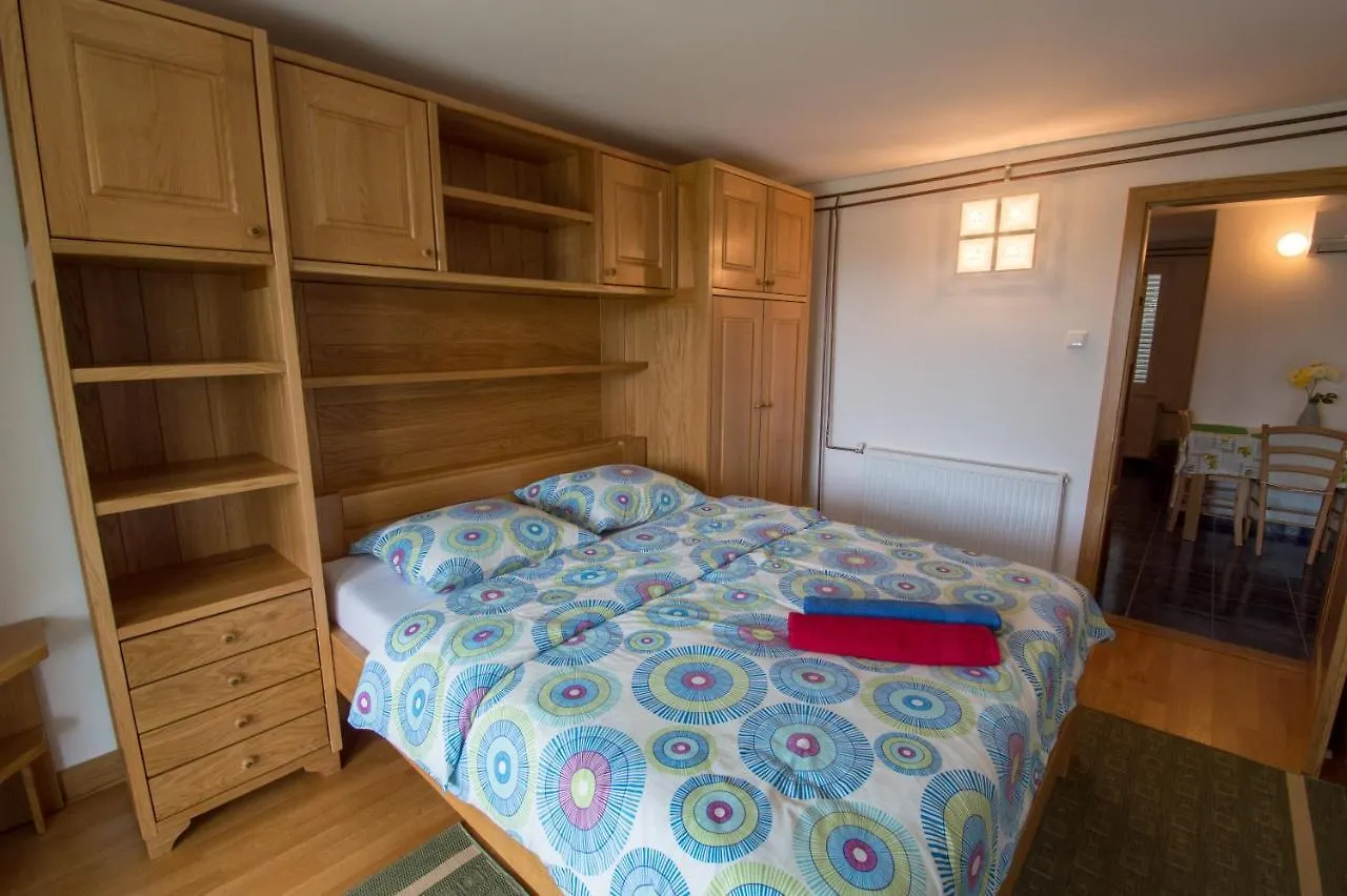 Apartmani-Karin-Malinska 0*, Malinska Chorvatsko