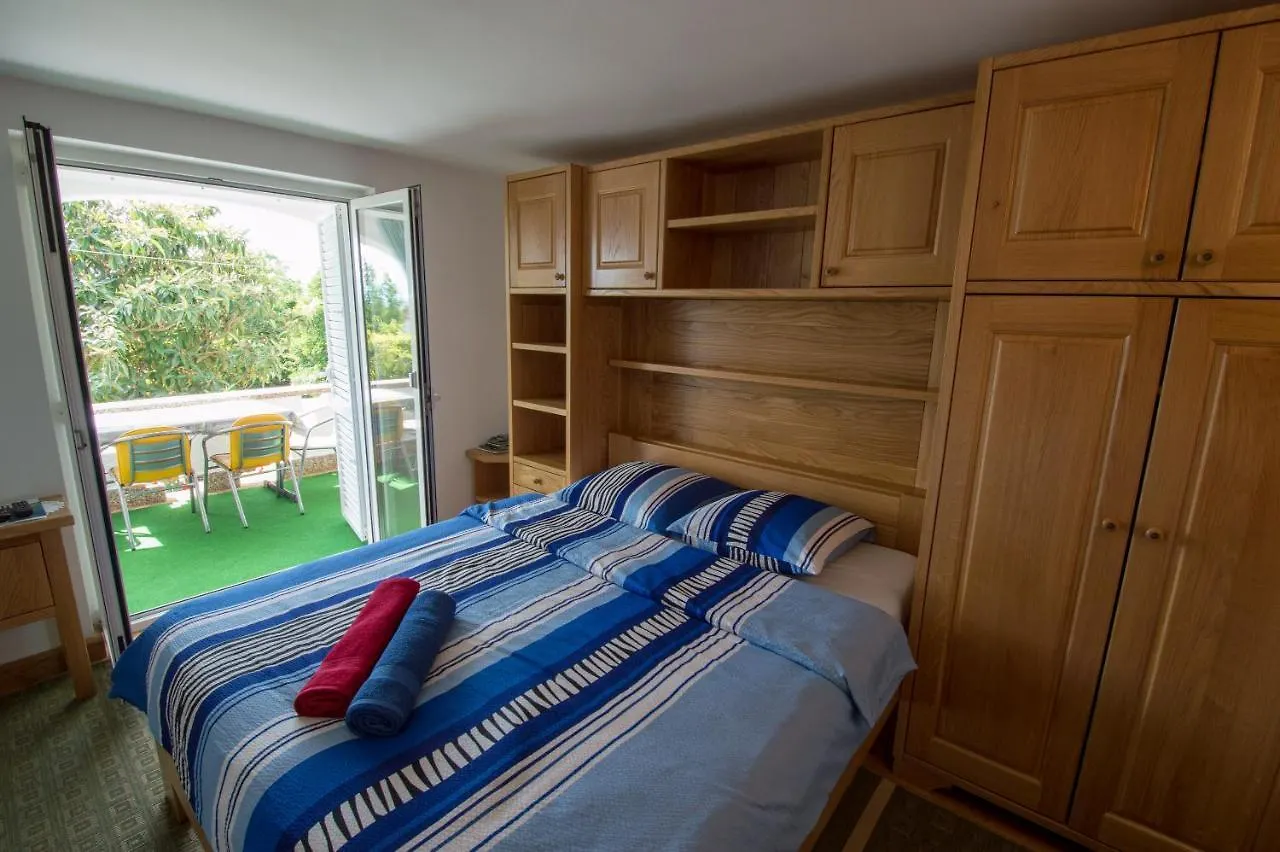 Apartmani-Karin-Malinska Apartment