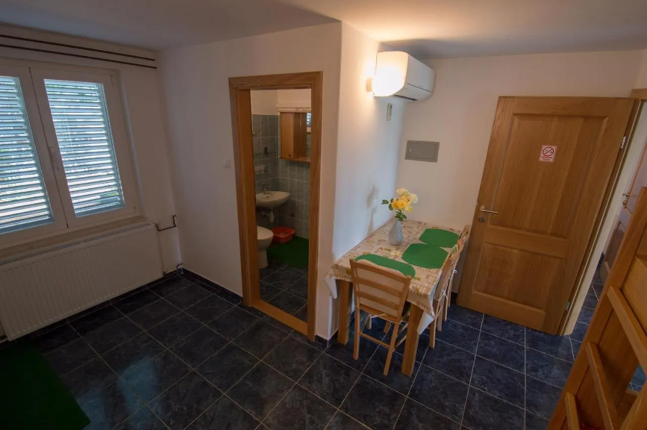 Apartmani-Karin-Malinska 0*, Malinska