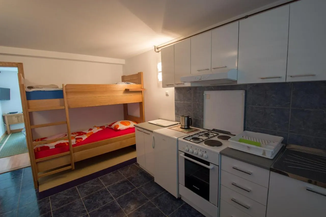 Apartmani-Karin-Malinska Croatia
