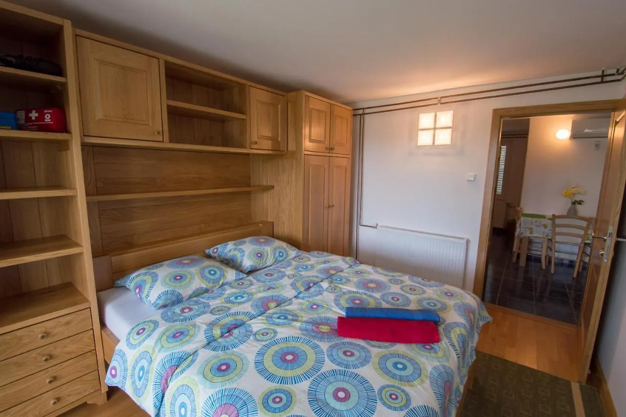 Apartment Apartmani-Karin-Malinska Croatia