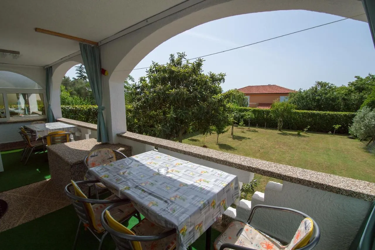 Apartment Apartmani-Karin-Malinska
