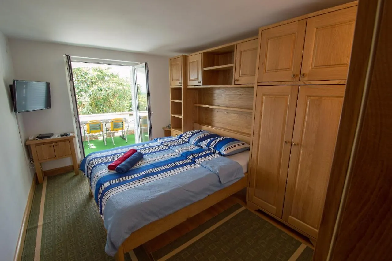 Apartmani-Karin-Malinska 0*, Malinska Croatia