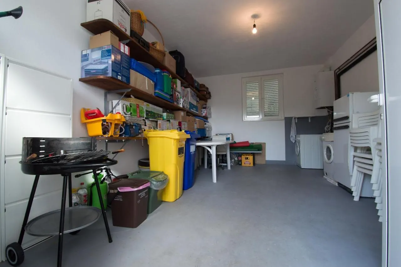 Apartmani-Karin-Malinska Apartment