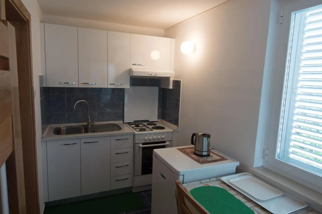 Apartmani-Karin-Malinska Croatia