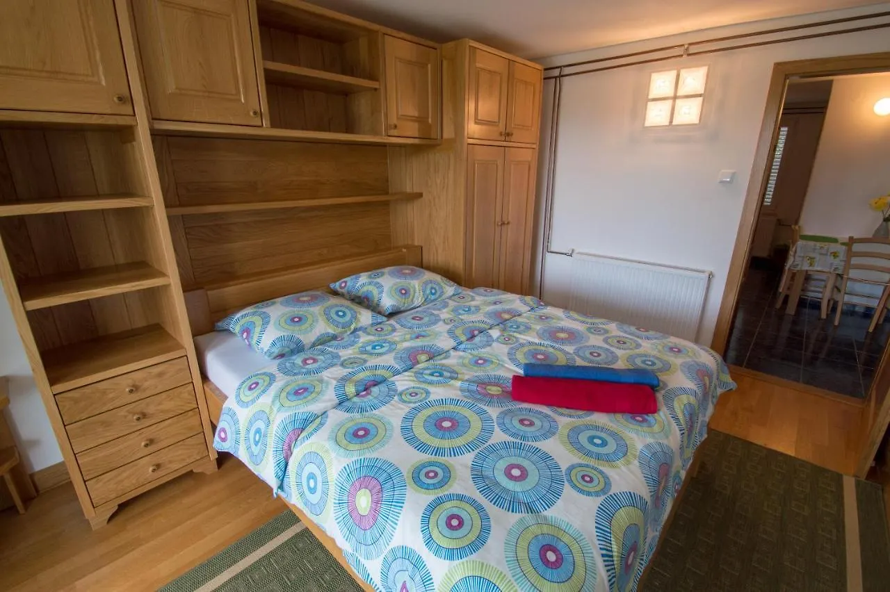 Apartment Apartmani-Karin-Malinska Croatia