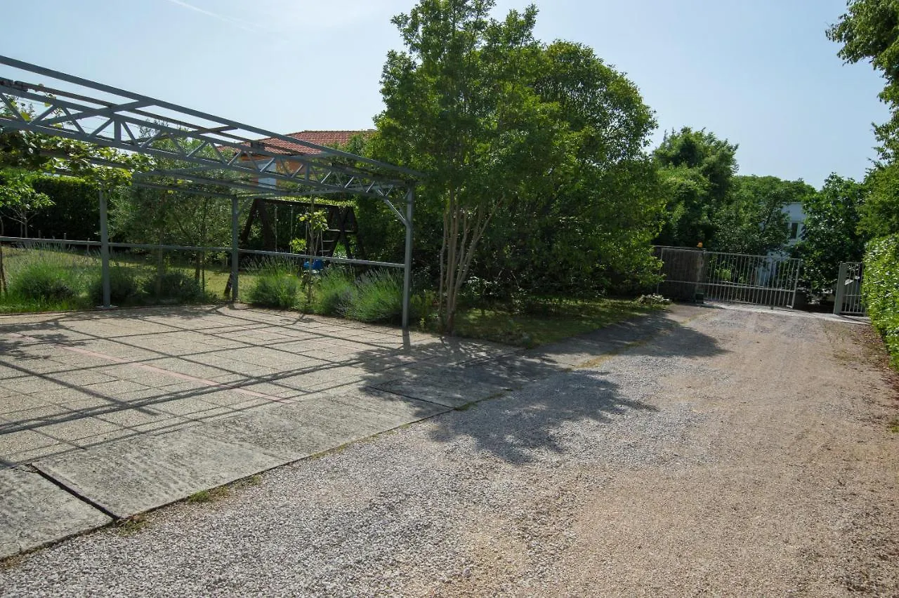 Apartmani-Karin-Malinska Croatia