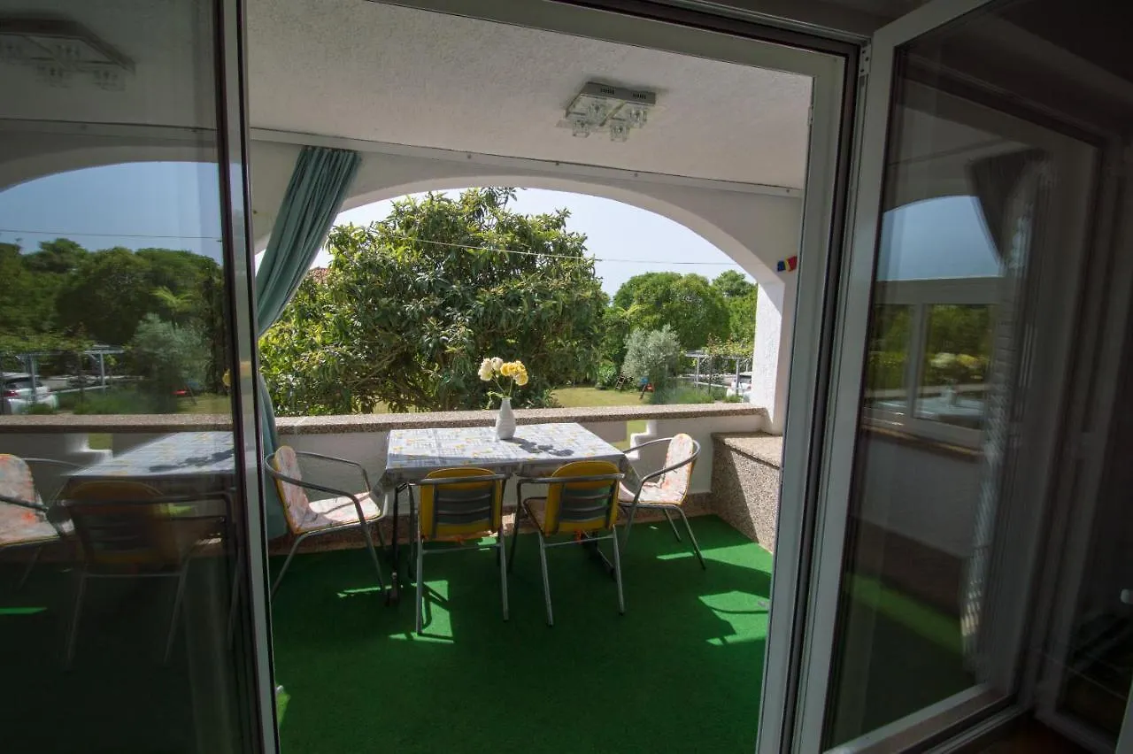 Apartmani-Karin-Malinska Malinska