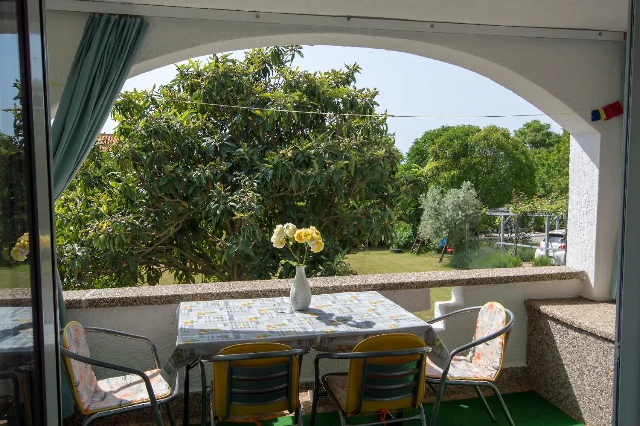Apartment Apartmani-Karin-Malinska